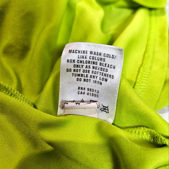 Women's Under Armour Heatgear Green Long Sleeve - Picture 9 of 10